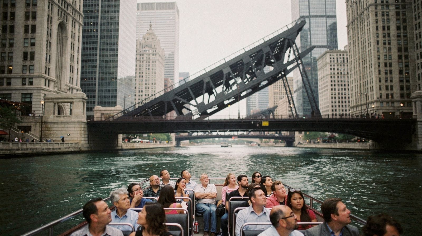 Accès en fauteuil roulant à la croisière architecturale sur la rivière de Chicago