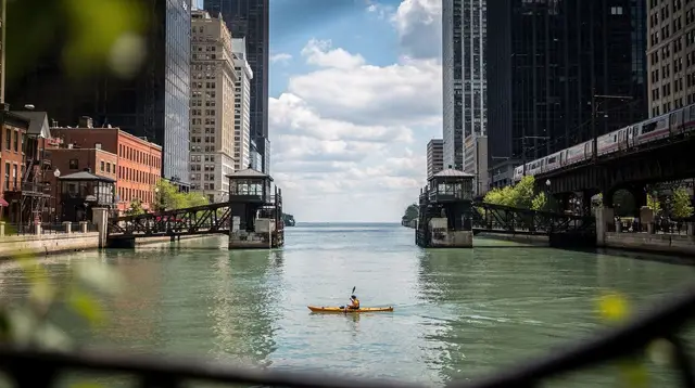 Guided kayak tour or self-guided rental on the Chicago River?